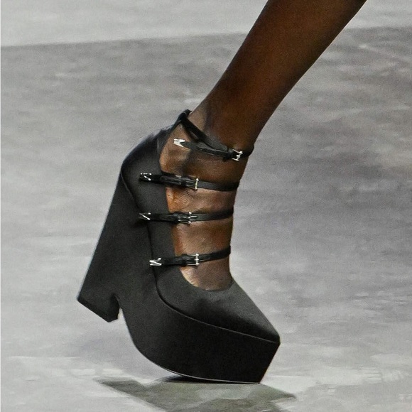 NWT Versace Satin Black Tempest Platform Pump - Picture 3 of 17